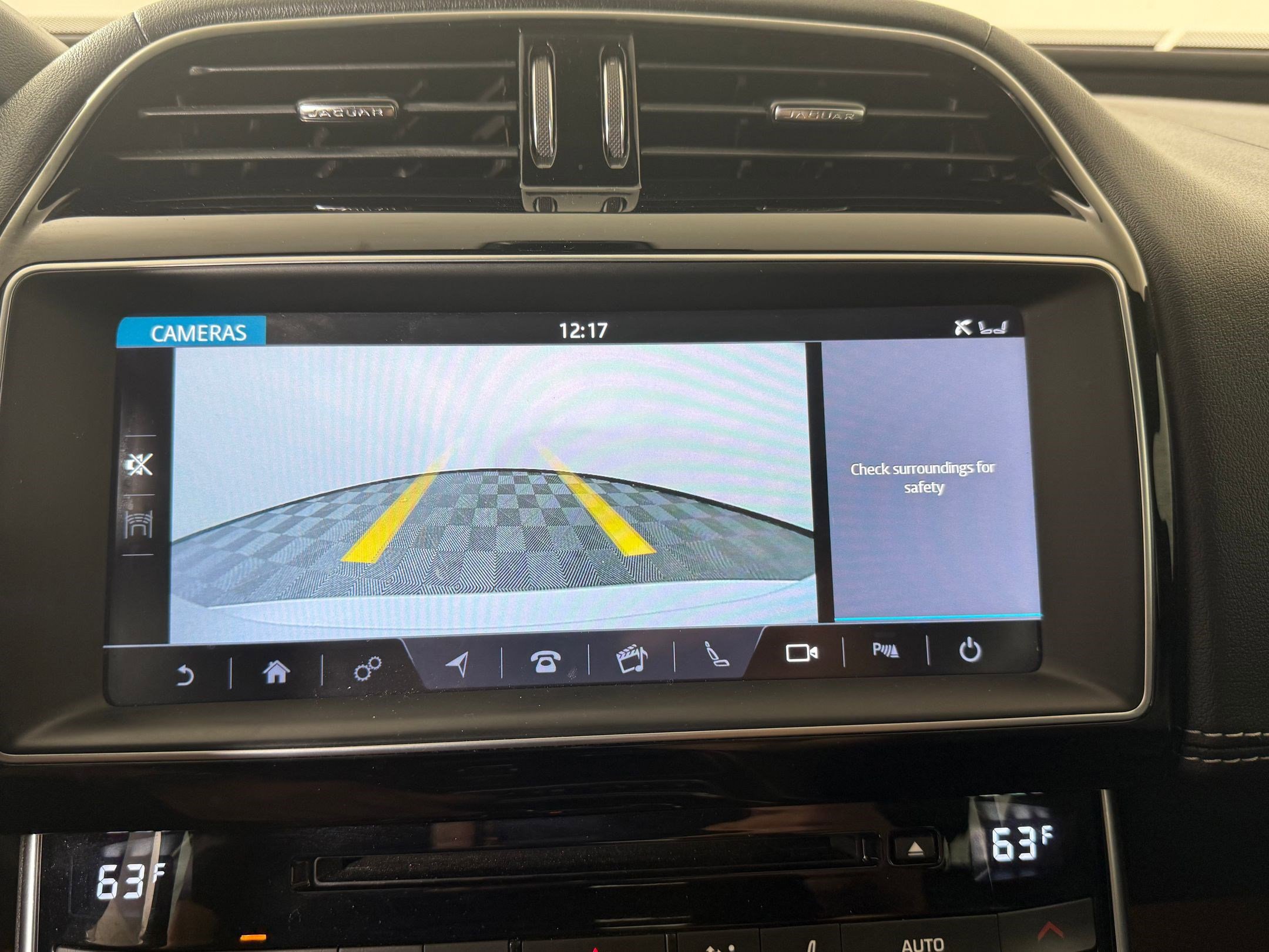 Used 2019 Jaguar XE Landmark Edition image 25