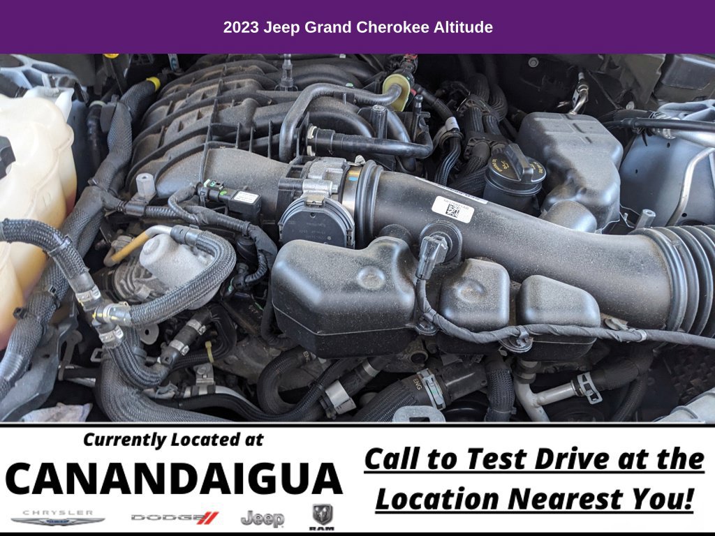 Used 2023 Jeep Grand Cherokee Altitude AWD/4WD image 4