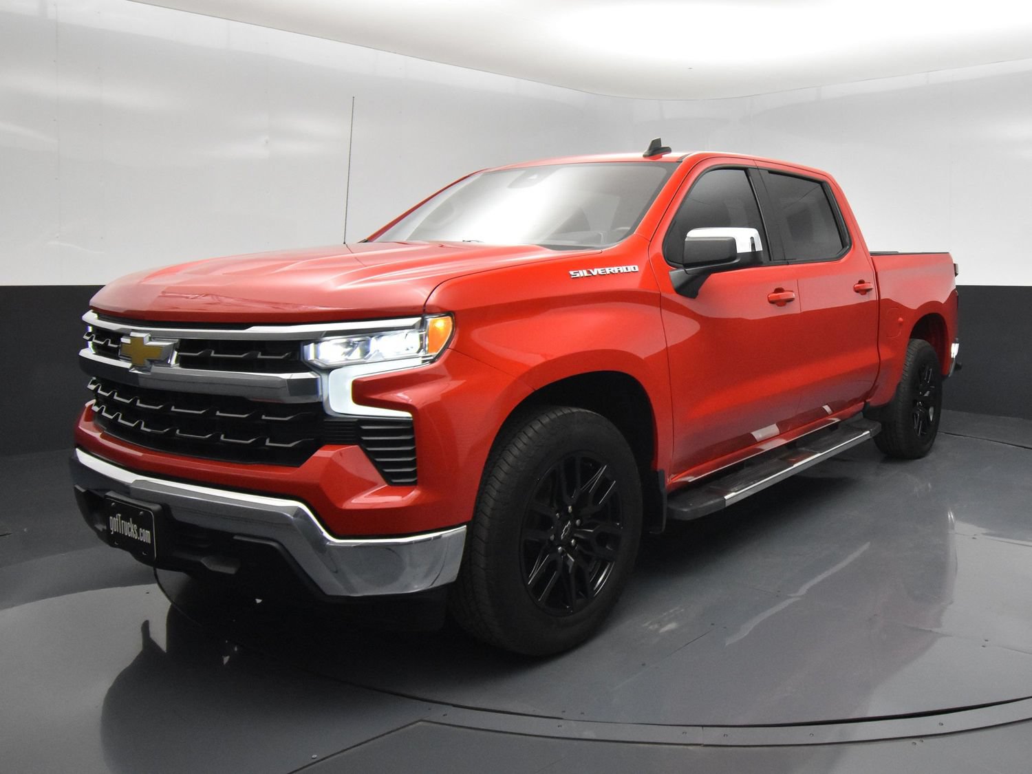 Used 2023 Chevrolet Silverado 1500 LT RWD image 2