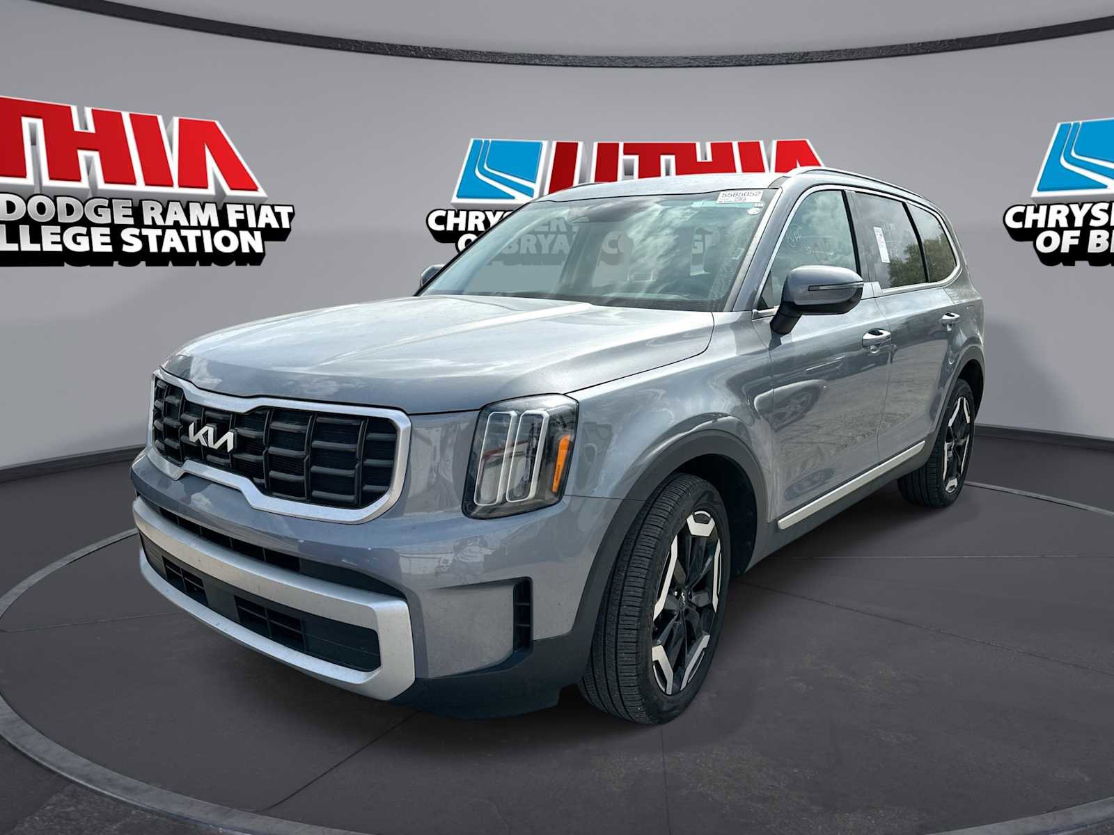 Used 2025 Kia Telluride S AWD/4WD image 1