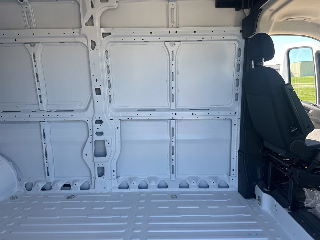 New 2025 RAM ProMaster 2500 w/ Convenience Group FWD image 24