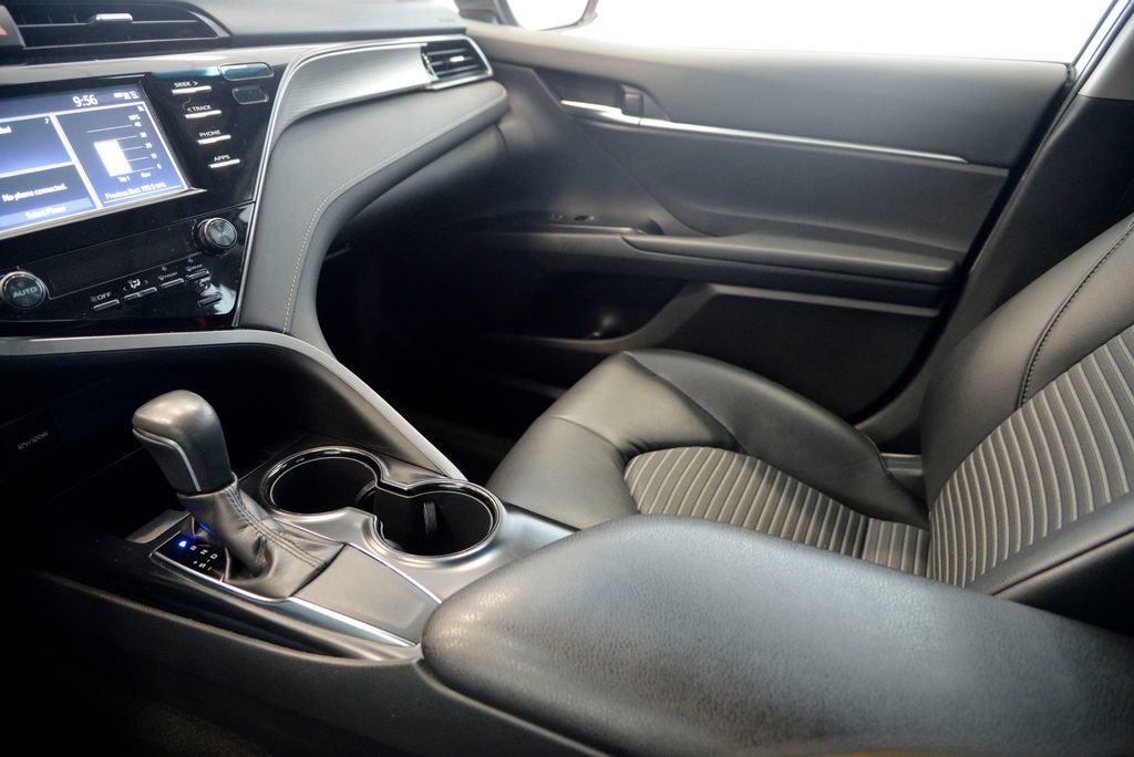 Used 2019 Toyota Camry SE image 25