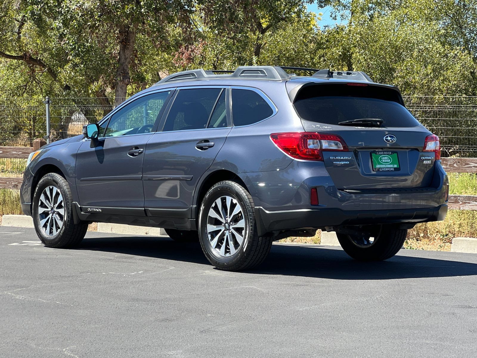 Used 2016 Subaru Outback 2.5i Limited AWD/4WD image 4