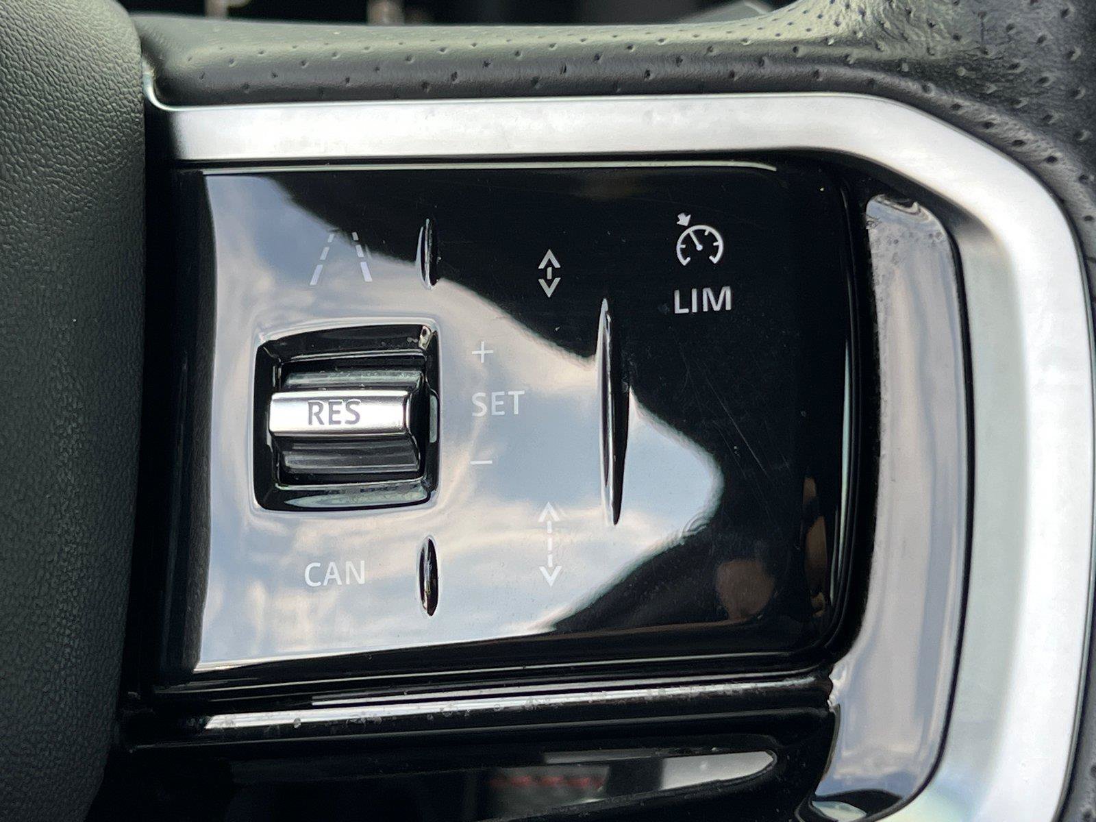 Used 2022 Land Rover Discovery Sport SE R-Dynamic AWD/4WD image 26
