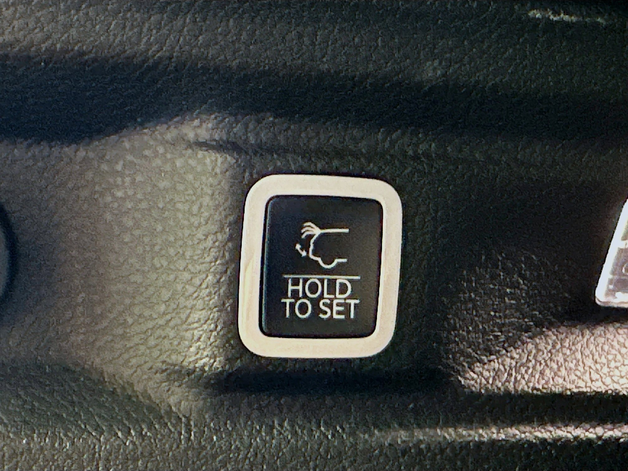 Used 2024 Jeep Grand Cherokee L Limited w/ Luxury Tech Group II image 31