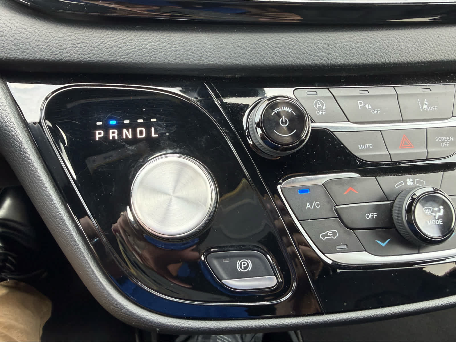 Used 2026 Chrysler Pacifica Select FWD image 23