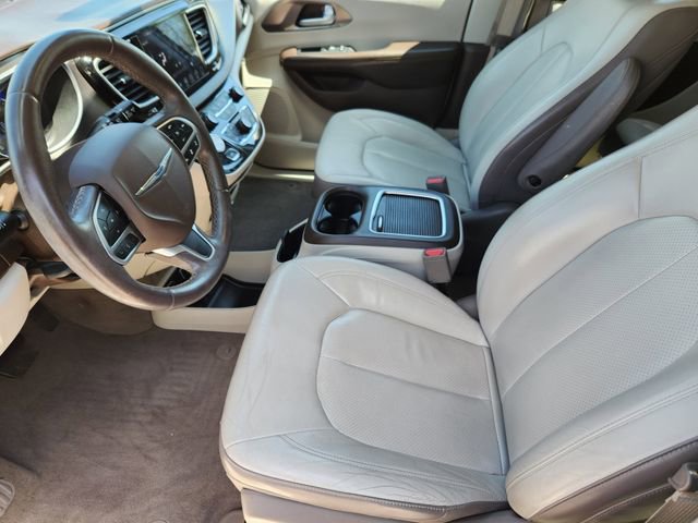 Used 2018 Chrysler Pacifica Touring-L Plus w/ Advanced Safetytec Group FWD image 12