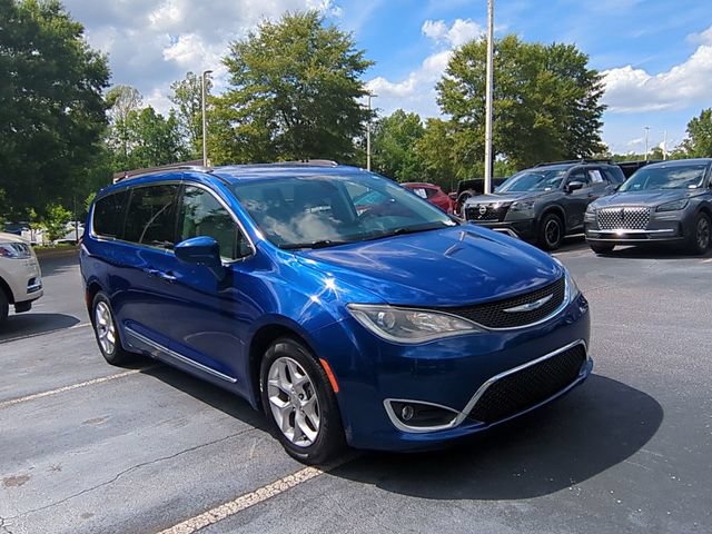 Used 2019 Chrysler Pacifica Touring-L w/ Tire & Wheel Group FWD image 7