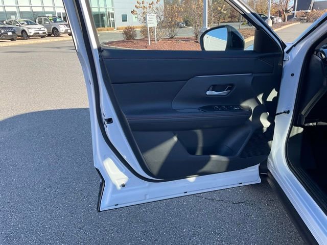 New 2026 Nissan Kicks SR image 10