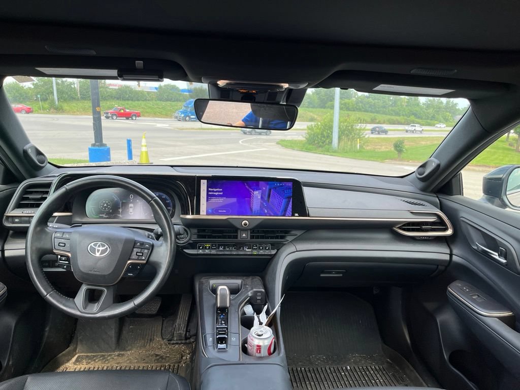 Used 2023 Toyota Crown Platinum AWD/4WD image 5