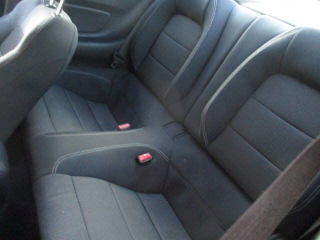 Used 2017 Ford Mustang Coupe image 9