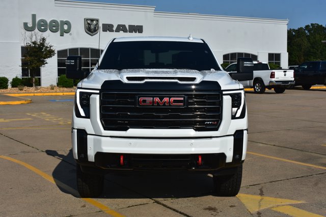 Used 2025 GMC Sierra 2500 AT4 AWD/4WD image 2