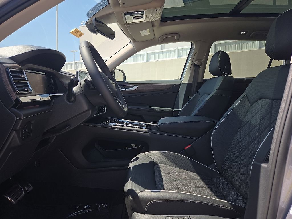 Used 2025 Volkswagen Atlas SEL Premium R-Line image 19