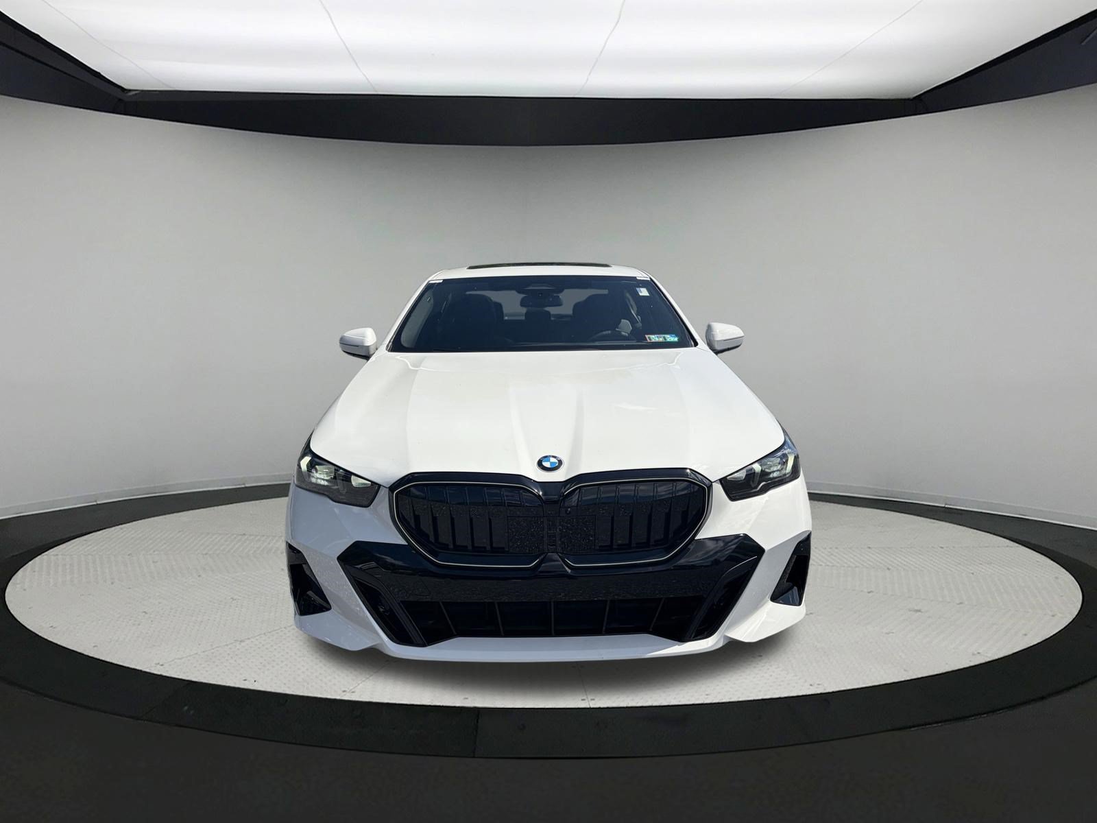 New 2027 BMW 540i xDrive w/ M Sport Package AWD/4WD image 2