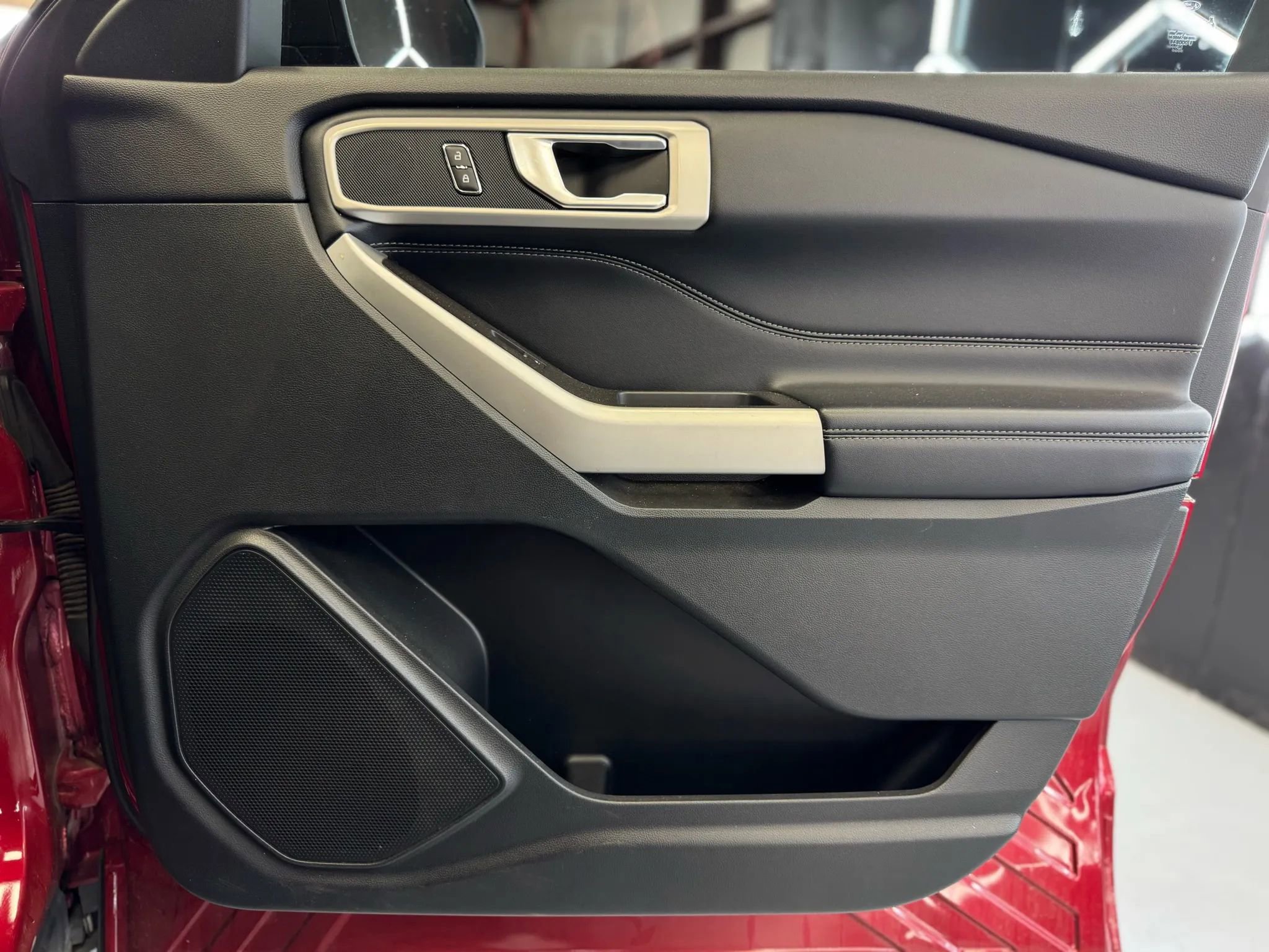 Used 2020 Ford Explorer XLT w/ Equipment Group 202A image 19