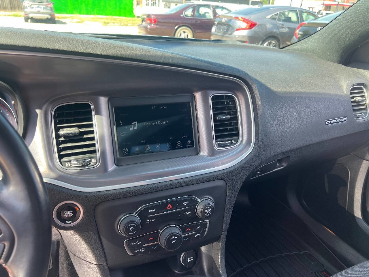 Used 2019 Dodge Charger SXT image 12