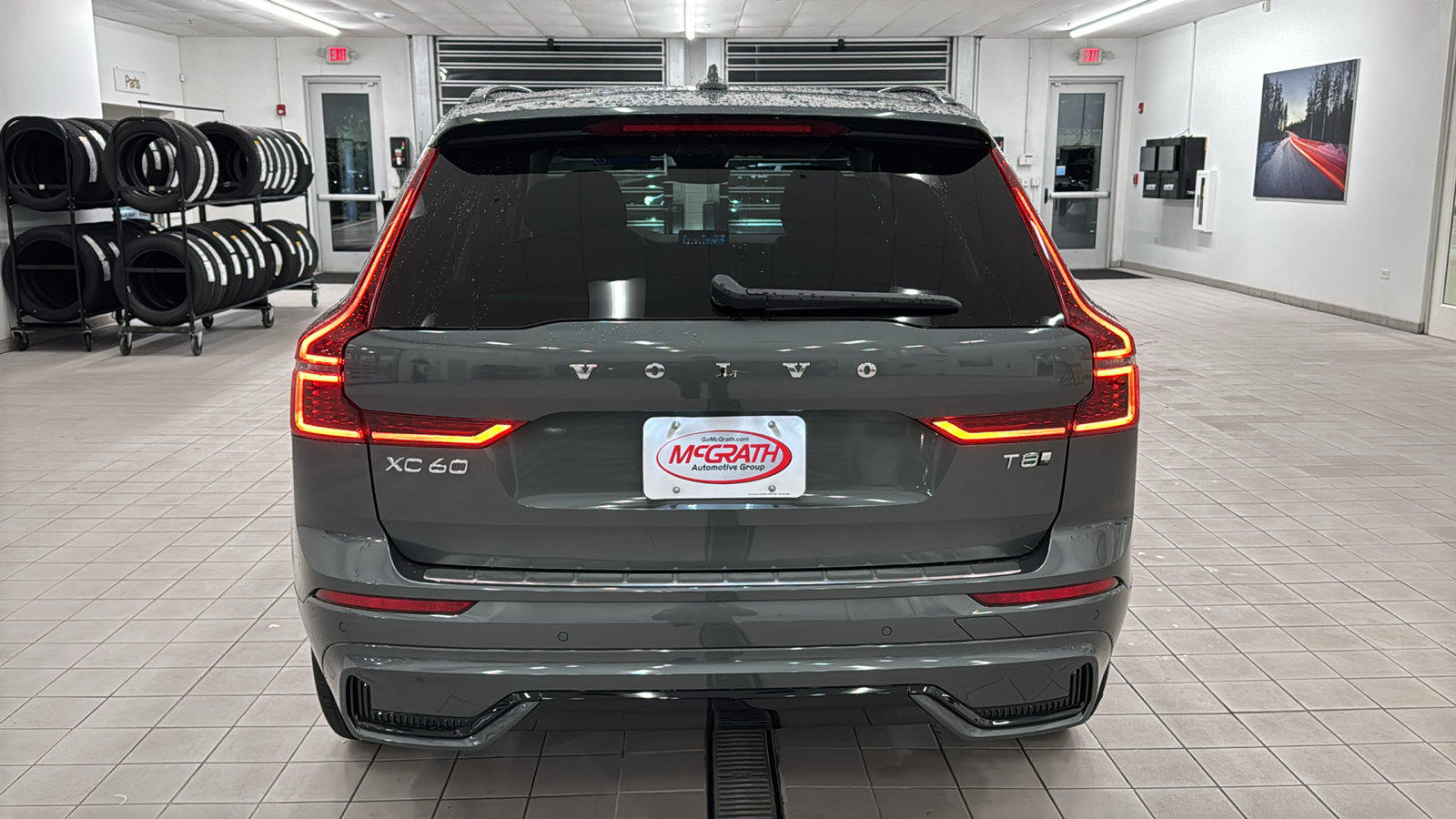 New 2027 Volvo XC60 T8 Plus AWD/4WD image 6