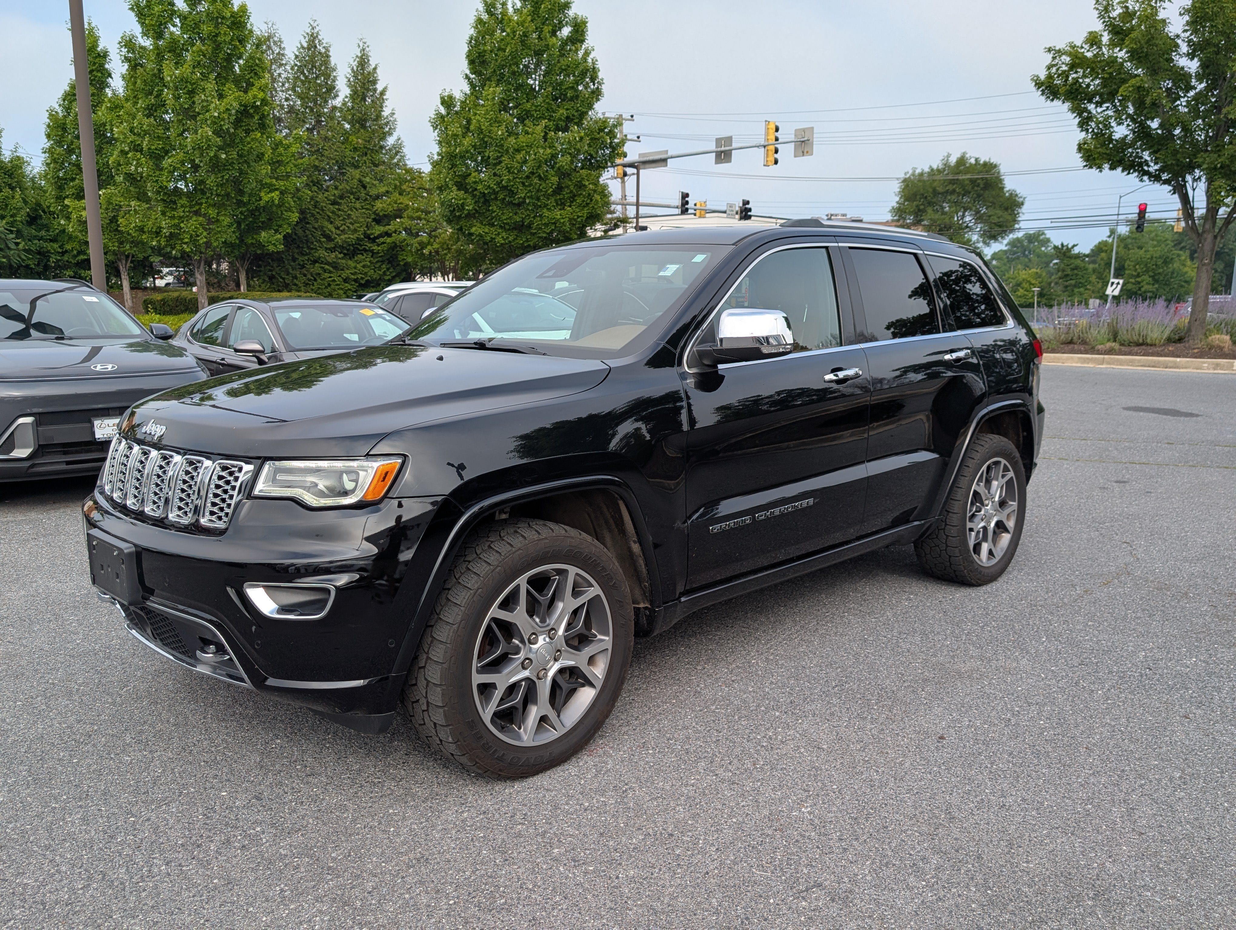 Used 2020 Jeep Grand Cherokee Overland AWD/4WD image 7