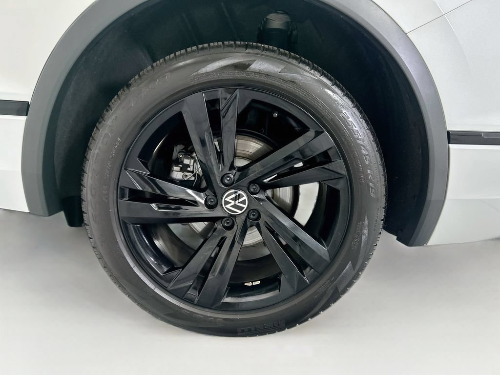 Used 2024 Volkswagen Tiguan SE R-Line FWD image 29