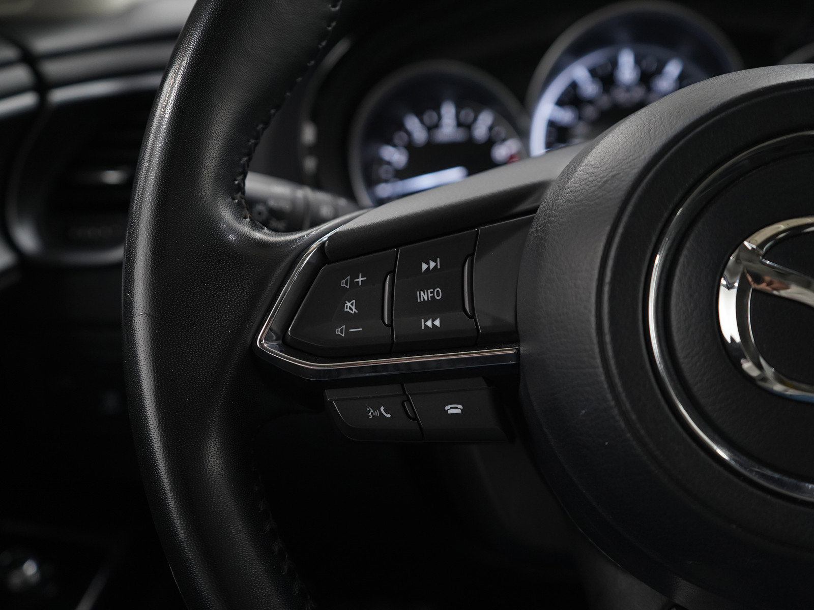 Used 2023 MAZDA CX-9 Touring image 29