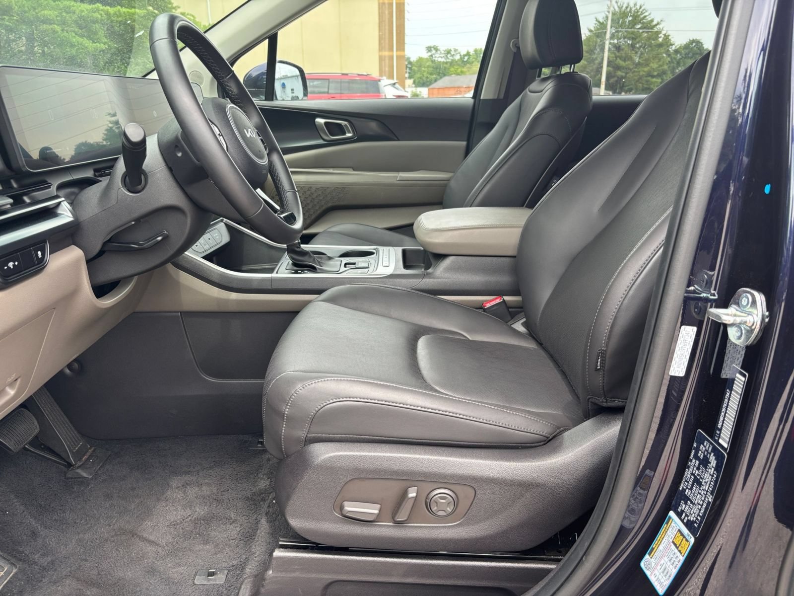 Used 2026 Kia Carnival FWD image 28