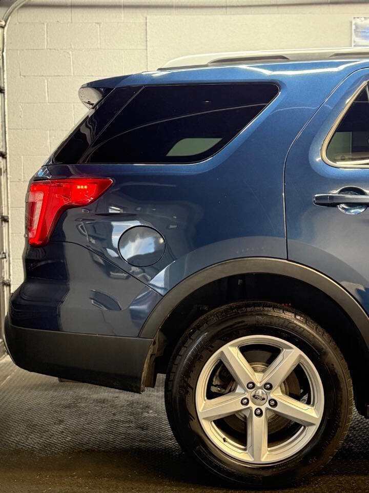 Used 2017 Ford Explorer XLT w/ Equipment Group 201A image 19