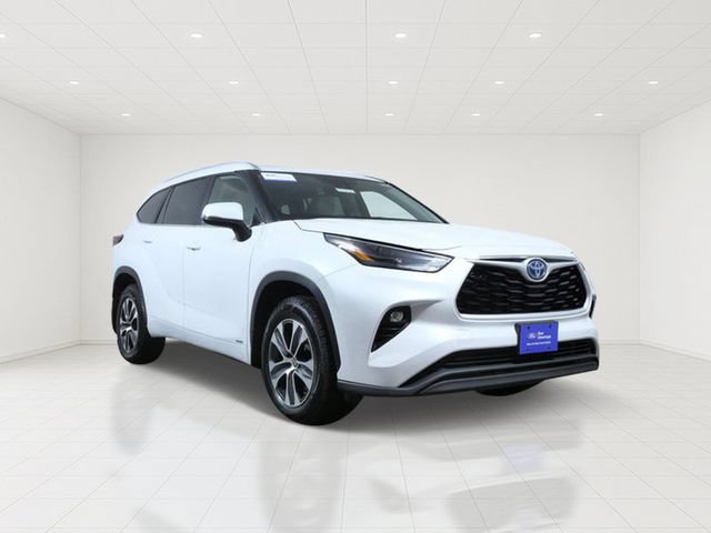 Used 2023 Toyota Highlander XLE AWD/4WD image 1