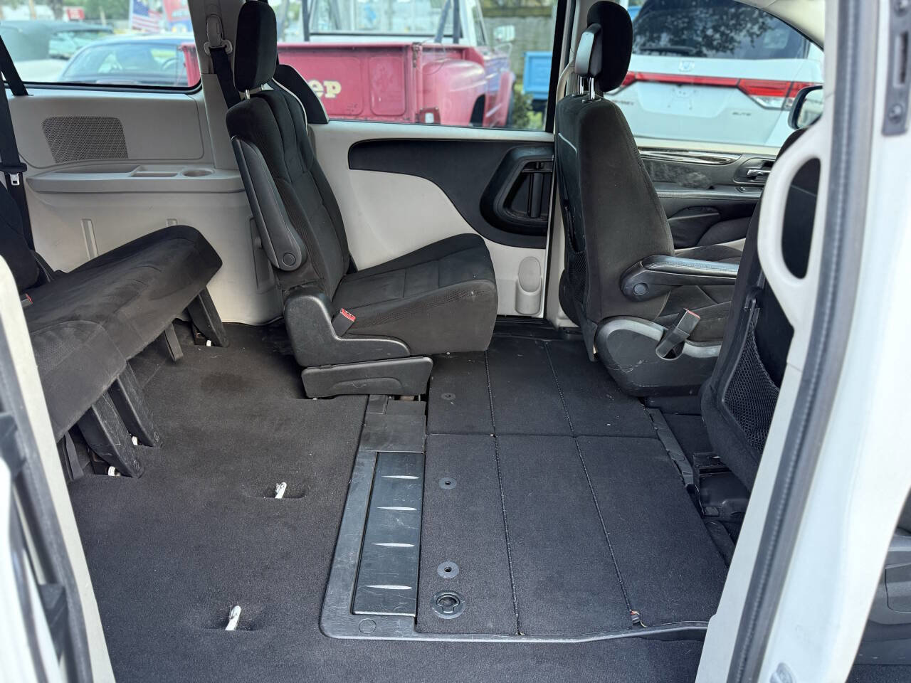Used 2013 Dodge Grand Caravan American Value Package FWD image 18