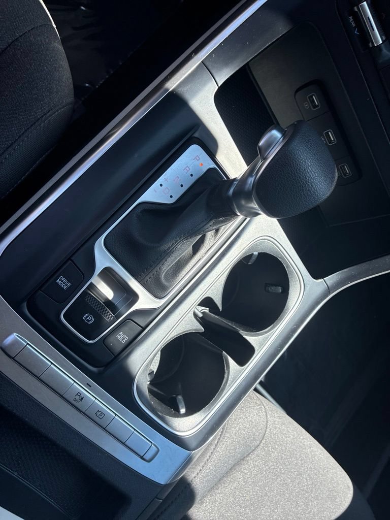 Used 2022 Kia Carnival LX FWD image 19