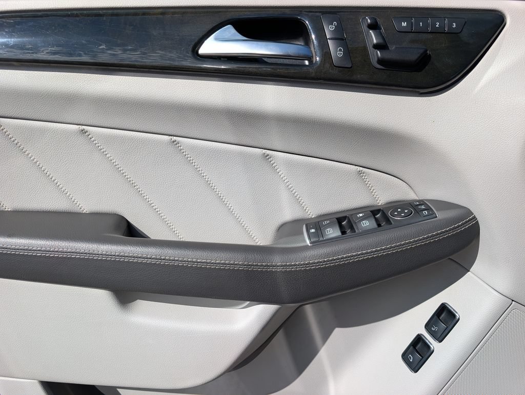 Used 2015 Mercedes-Benz GL 450 4MATIC image 18