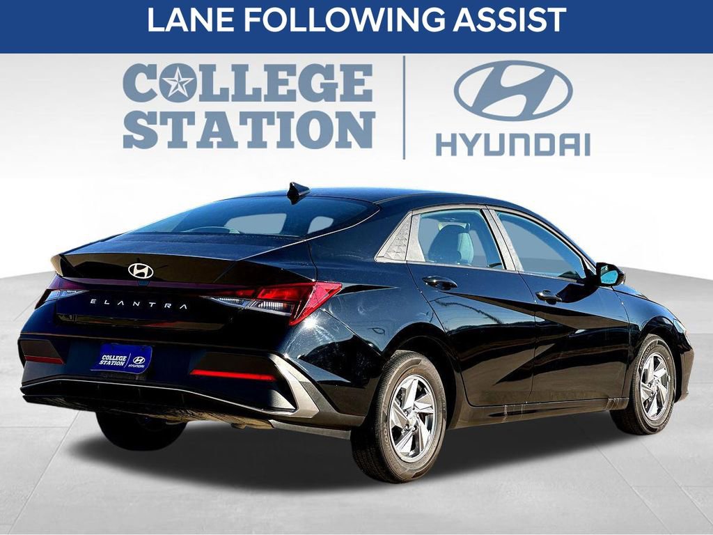 Used 2024 Hyundai Elantra SE FWD image 10