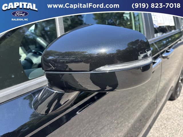 Used 2024 Kia Carnival EX FWD image 12