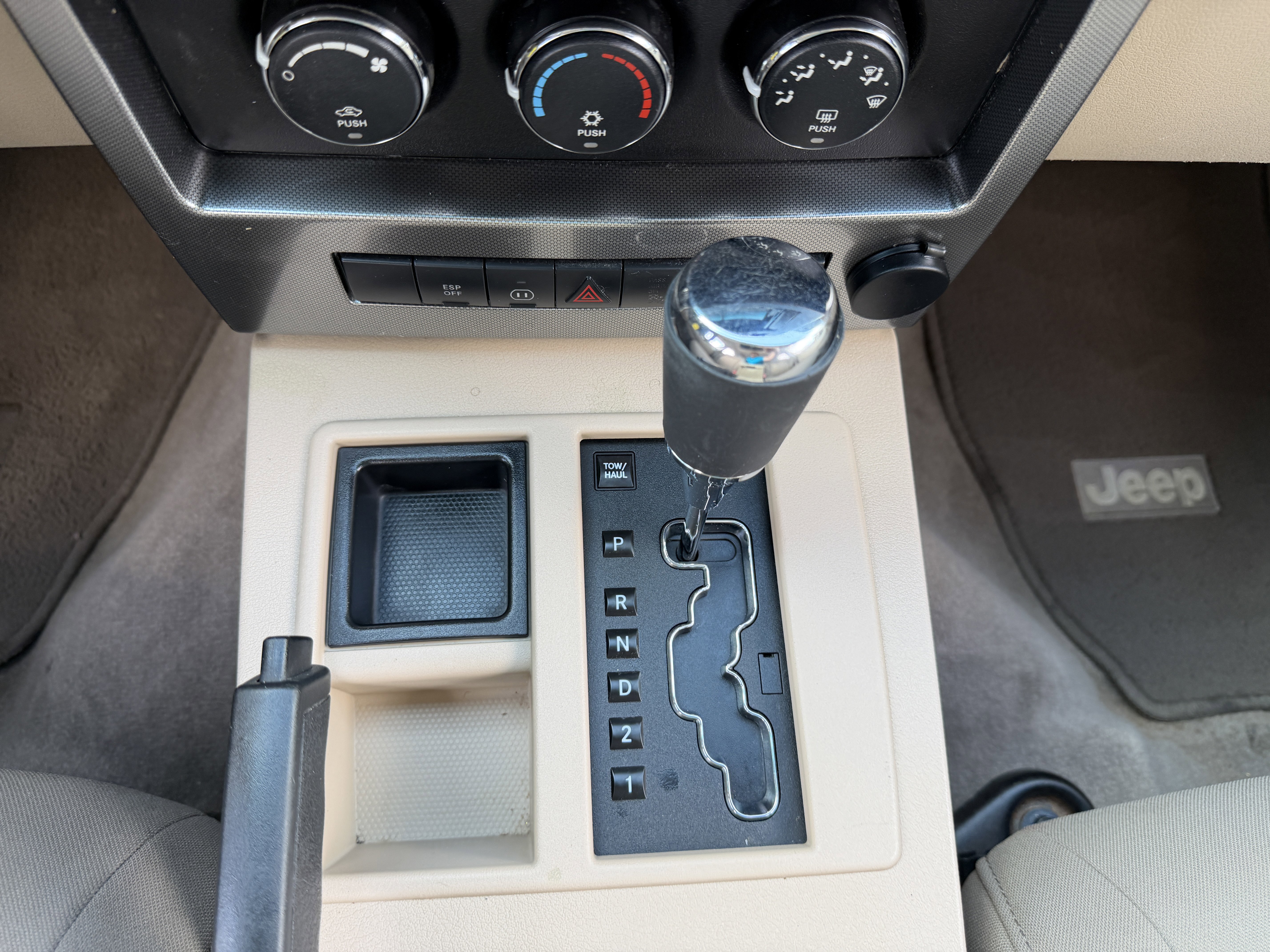 Used 2009 Jeep Liberty Sport w/ Popular Equipment Group RWD image 29