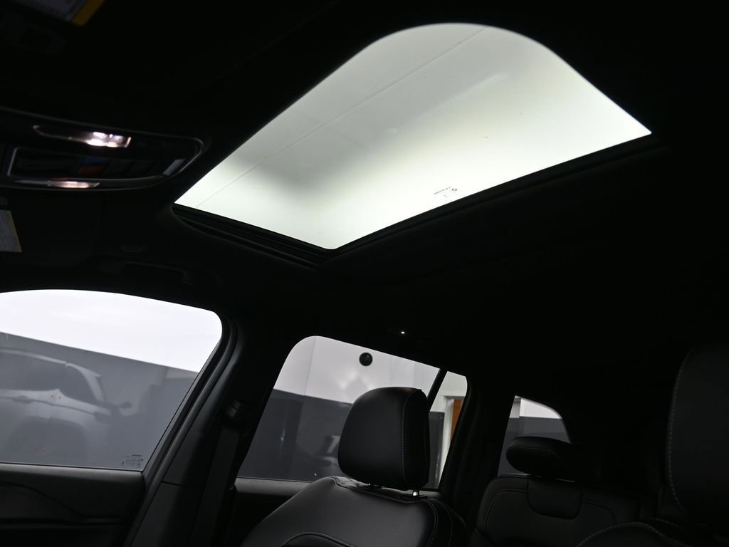 New 2025 Jeep Grand Cherokee Altitude RWD image 2