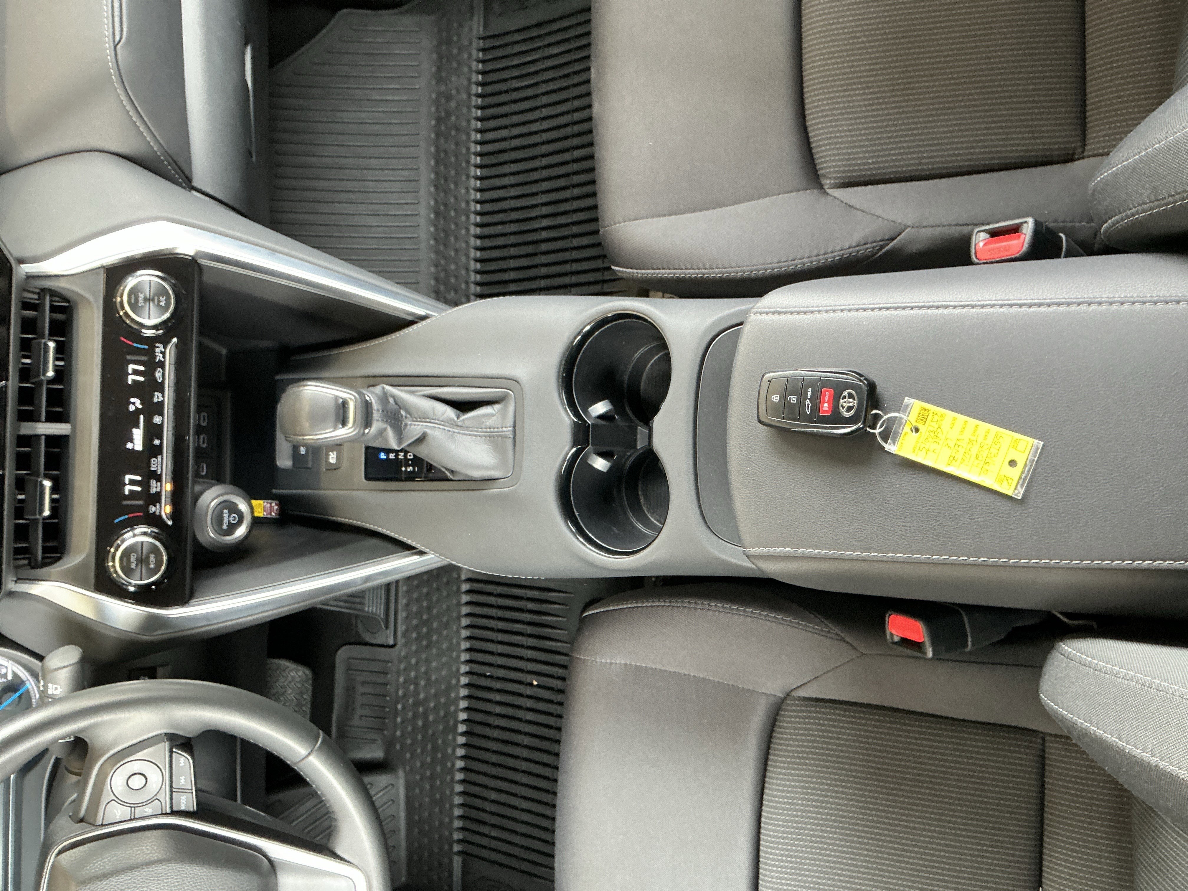 Used 2024 Toyota Venza LE AWD/4WD image 10
