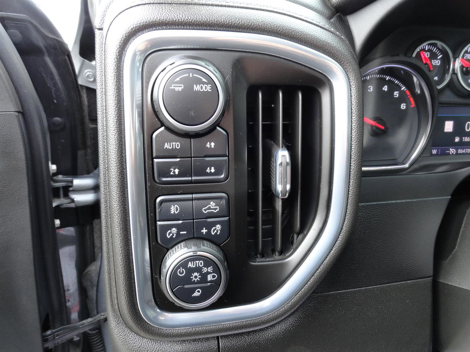 Used 2022 Chevrolet Silverado 1500 LTZ w/ LTZ Premium Package AWD/4WD image 11