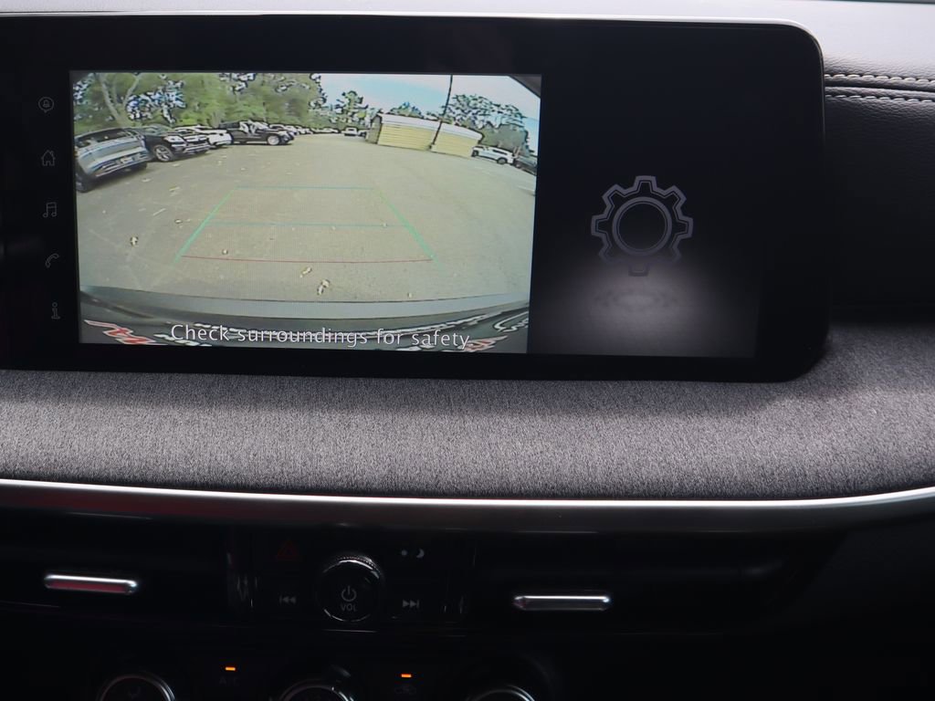 Used 2025 Nissan Kicks SV image 15