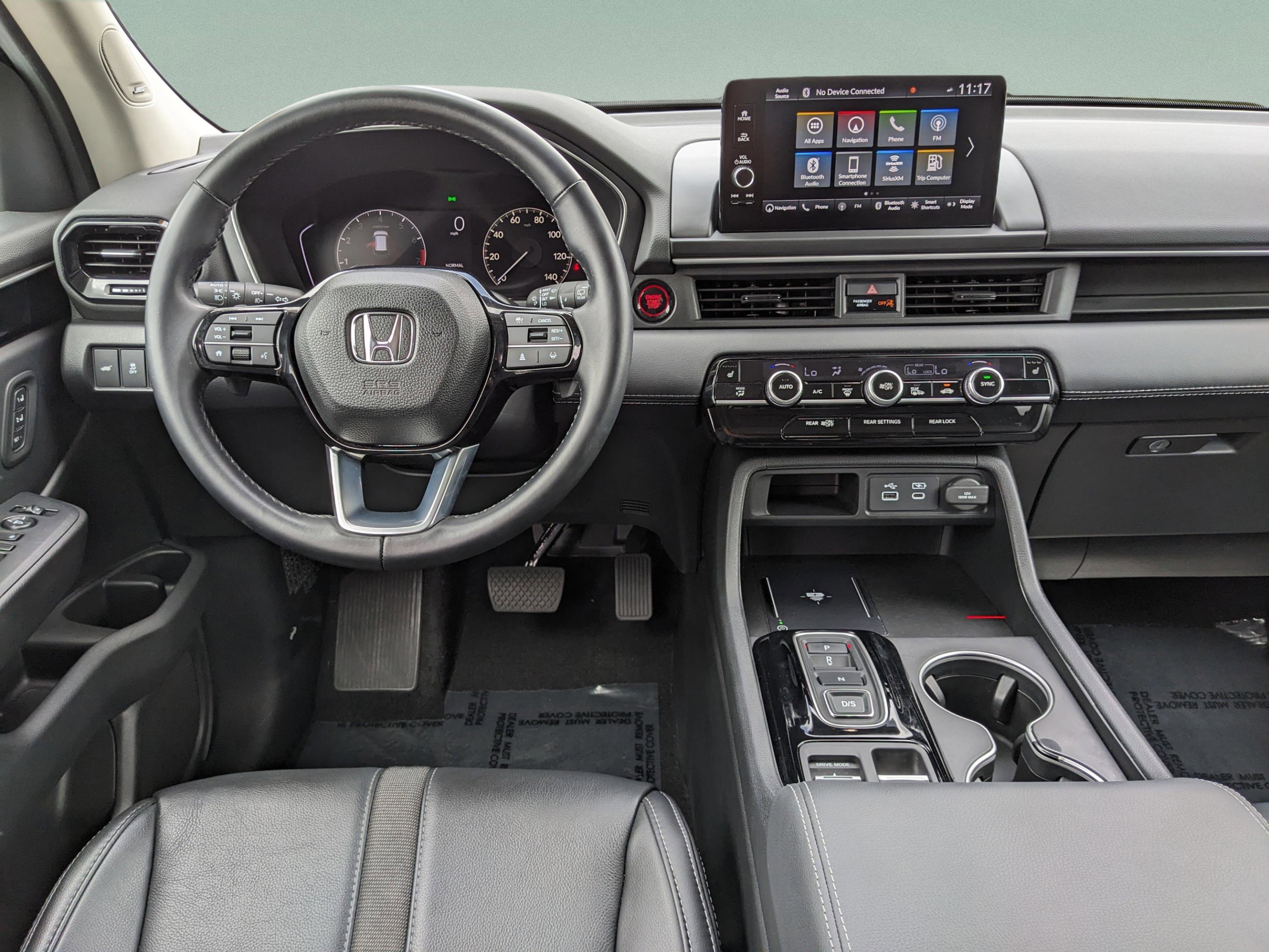 Used 2025 Honda Pilot Touring image 17