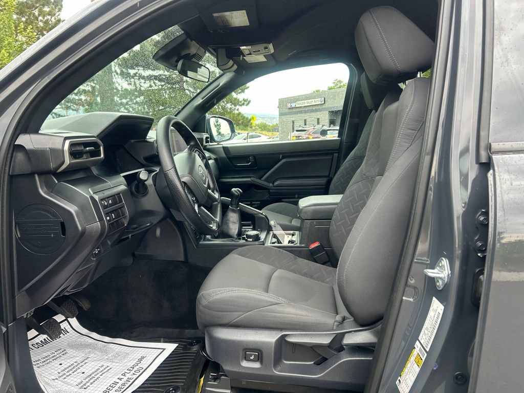 Used 2025 Toyota Tacoma SR w/ SR Upgrade Package AWD/4WD image 23