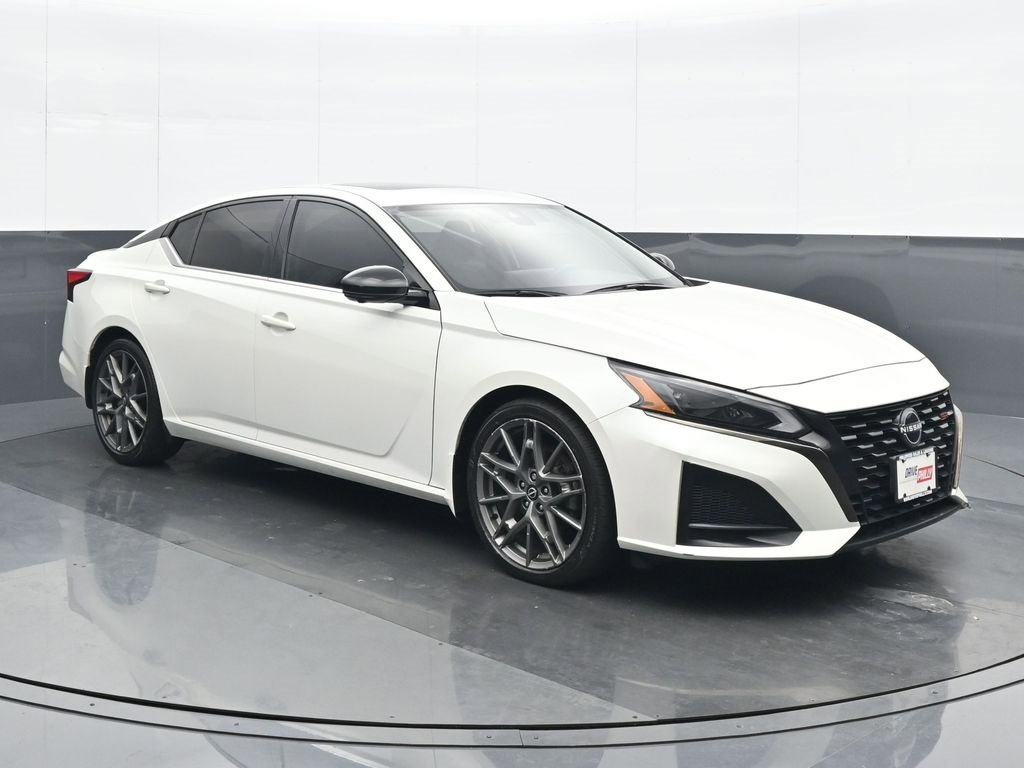 Used 2023 Nissan Altima 2.0 SR image 9