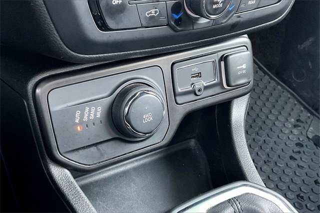 Used 2023 Jeep Renegade Latitude image 24