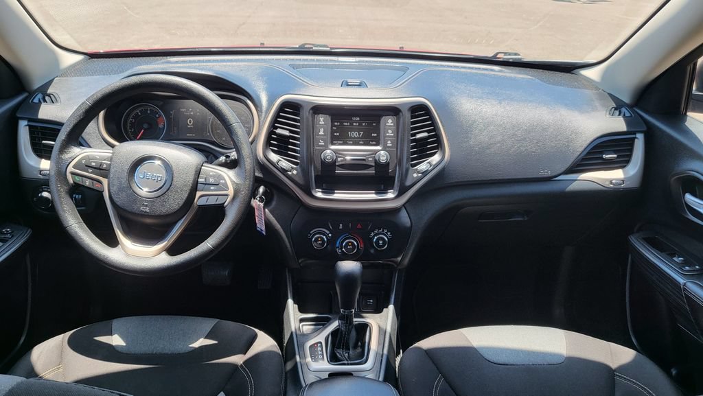 Used 2016 Jeep Cherokee Sport FWD image 26