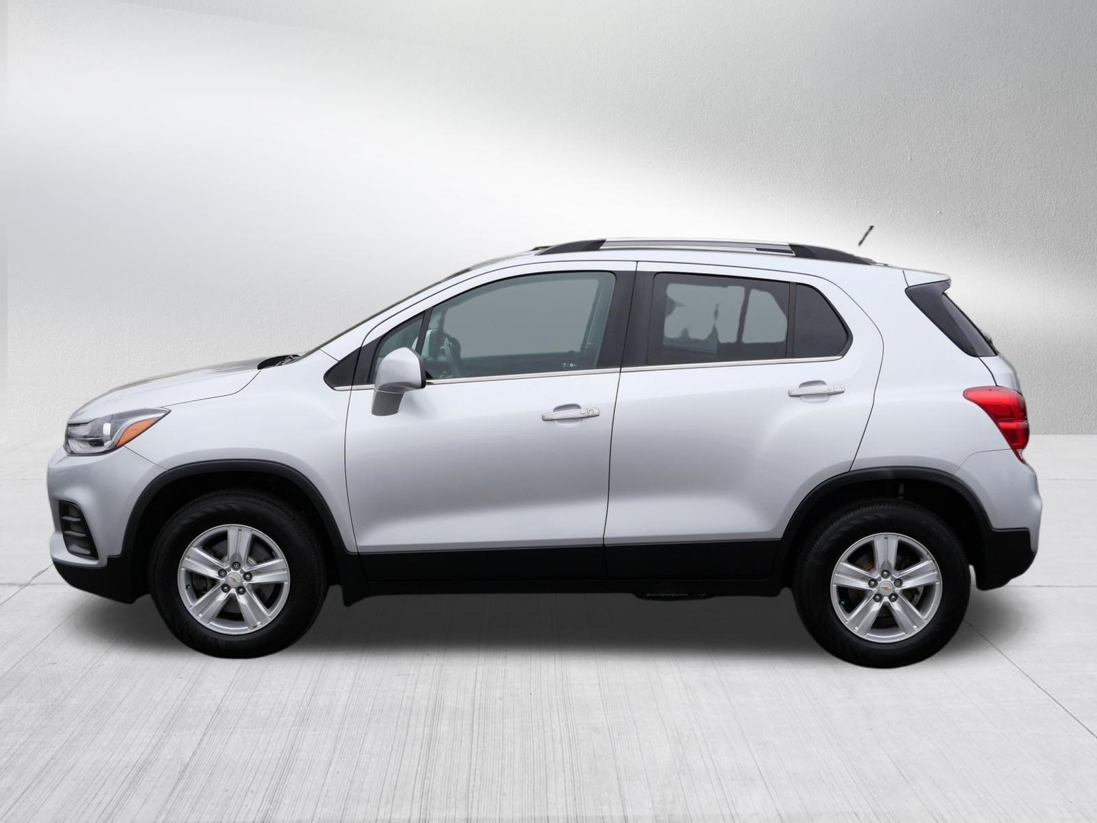Used 2017 Chevrolet Trax LT w/ LT Convenience Package AWD/4WD image 4
