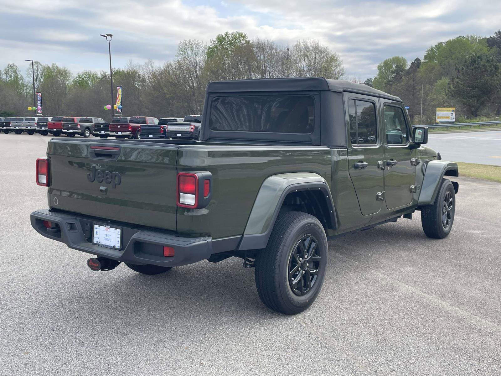 Used 2023 Jeep Gladiator Sport image 22