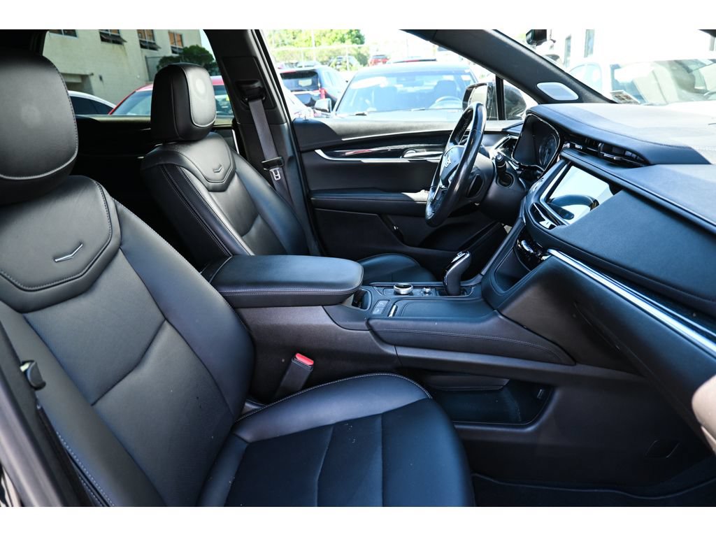 Used 2022 Cadillac XT5 Premium Luxury w/ Technology Package AWD/4WD image 8