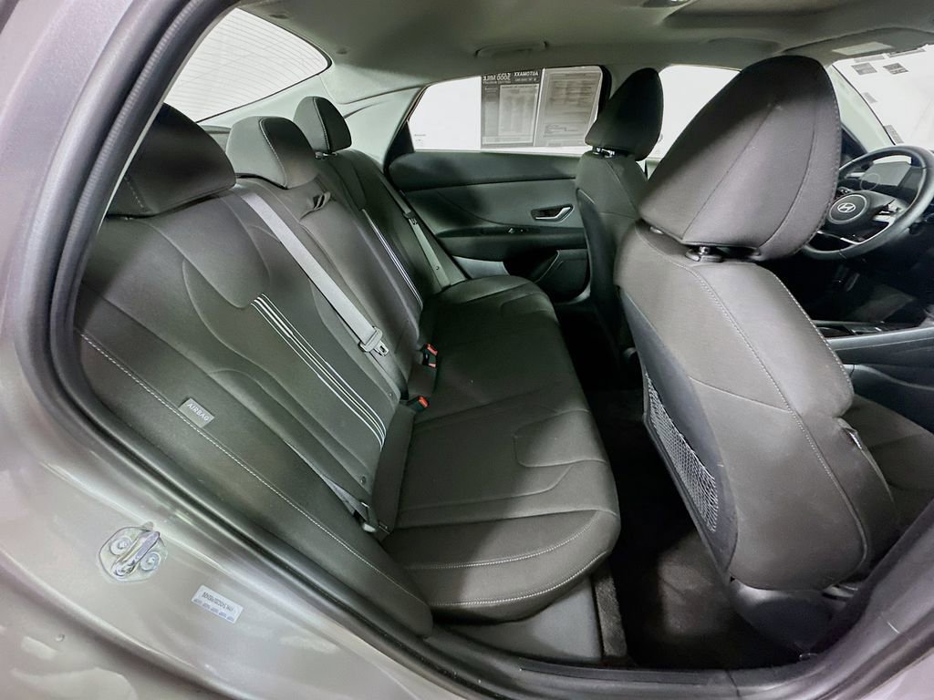 Used 2025 Hyundai Elantra SEL FWD image 11
