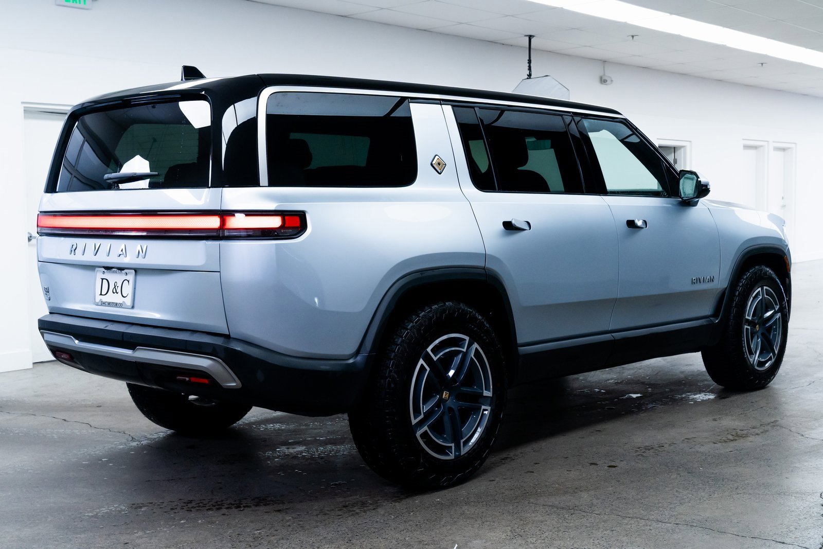 Used 2026 Rivian R1S Adventure image 6
