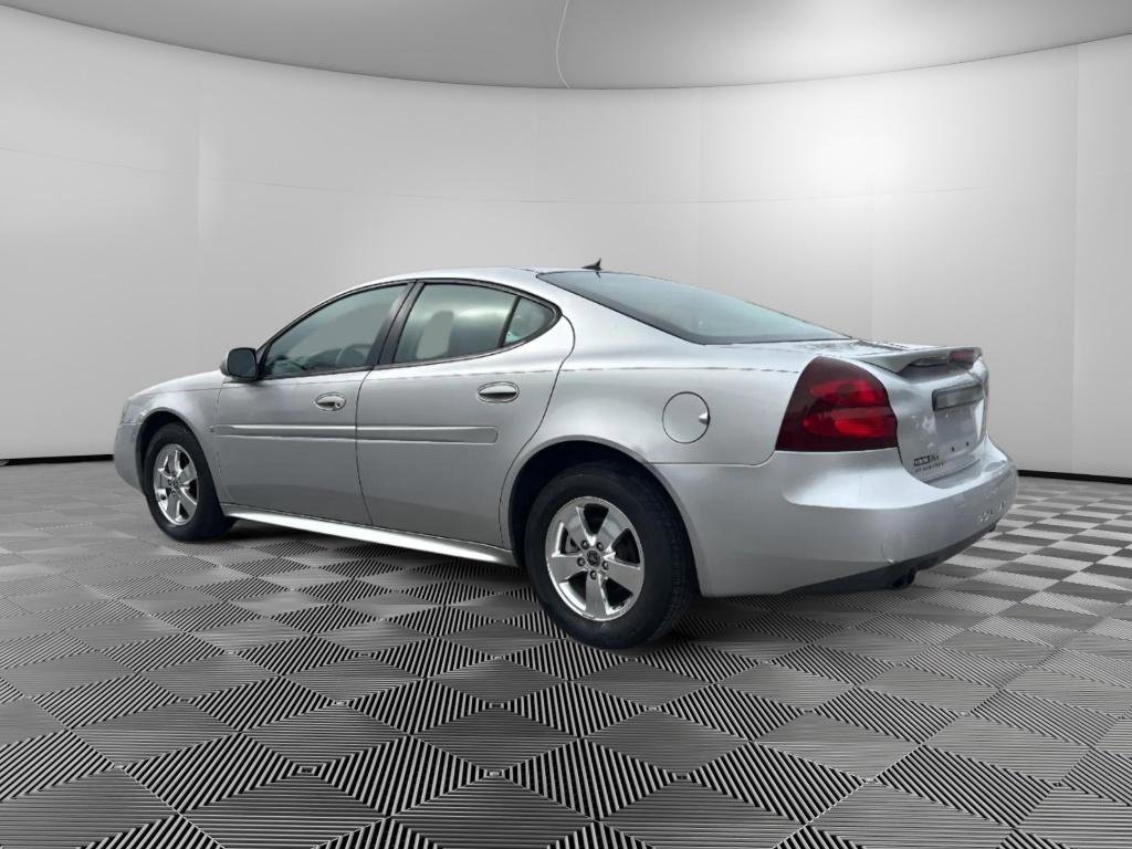 Used 2006 Pontiac Grand Prix w/ Sun And Sound Package image 3