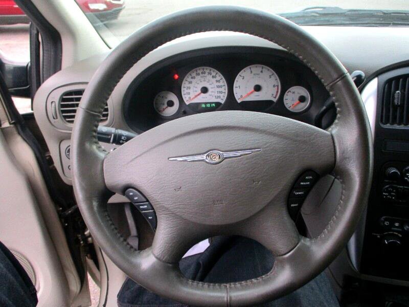 Used 2007 Chrysler Town & Country Touring image 15