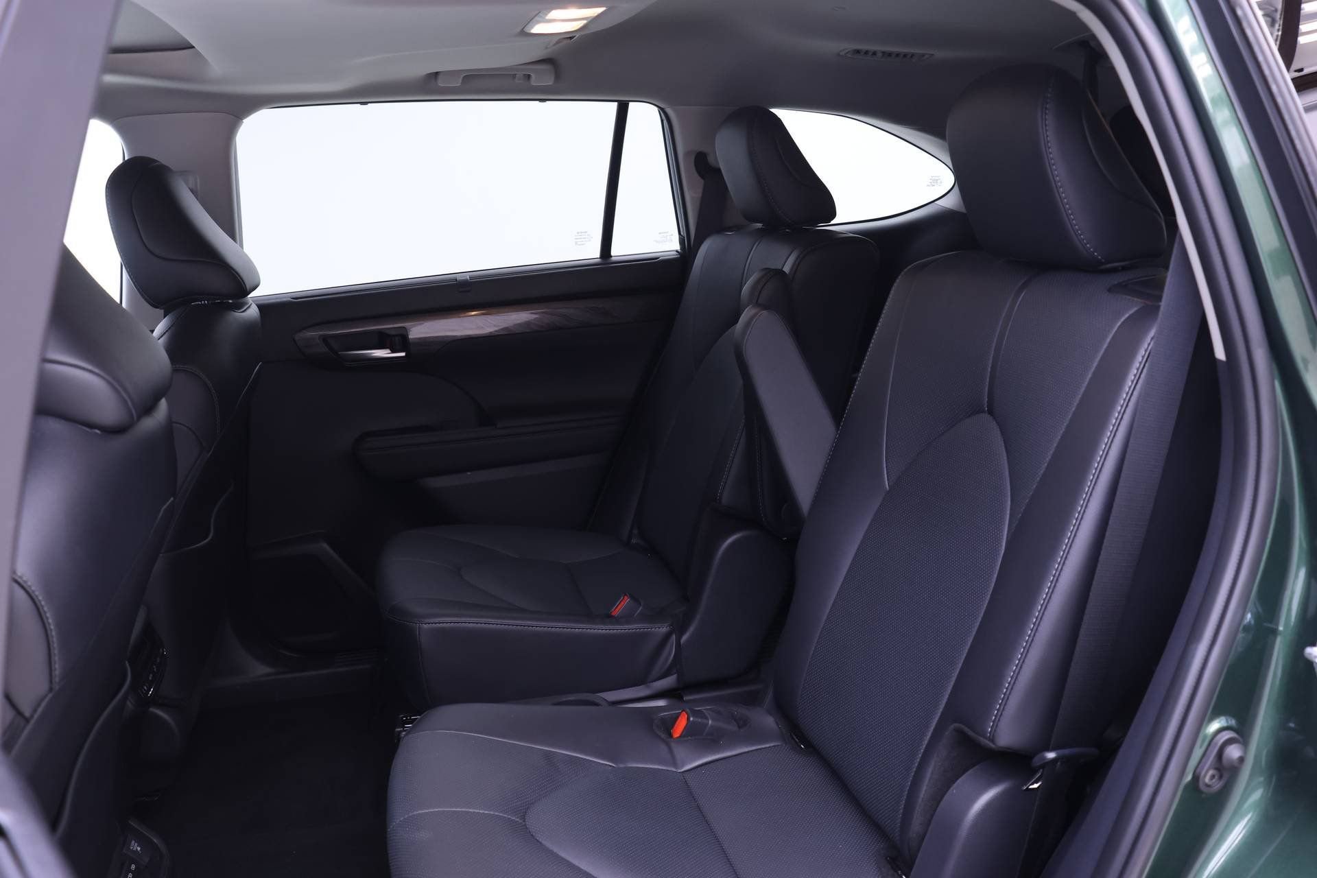 Used 2025 Toyota Highlander Limited image 11